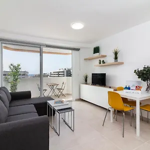  Apartment Homeforguest Modern And Recently Renovated In Arona